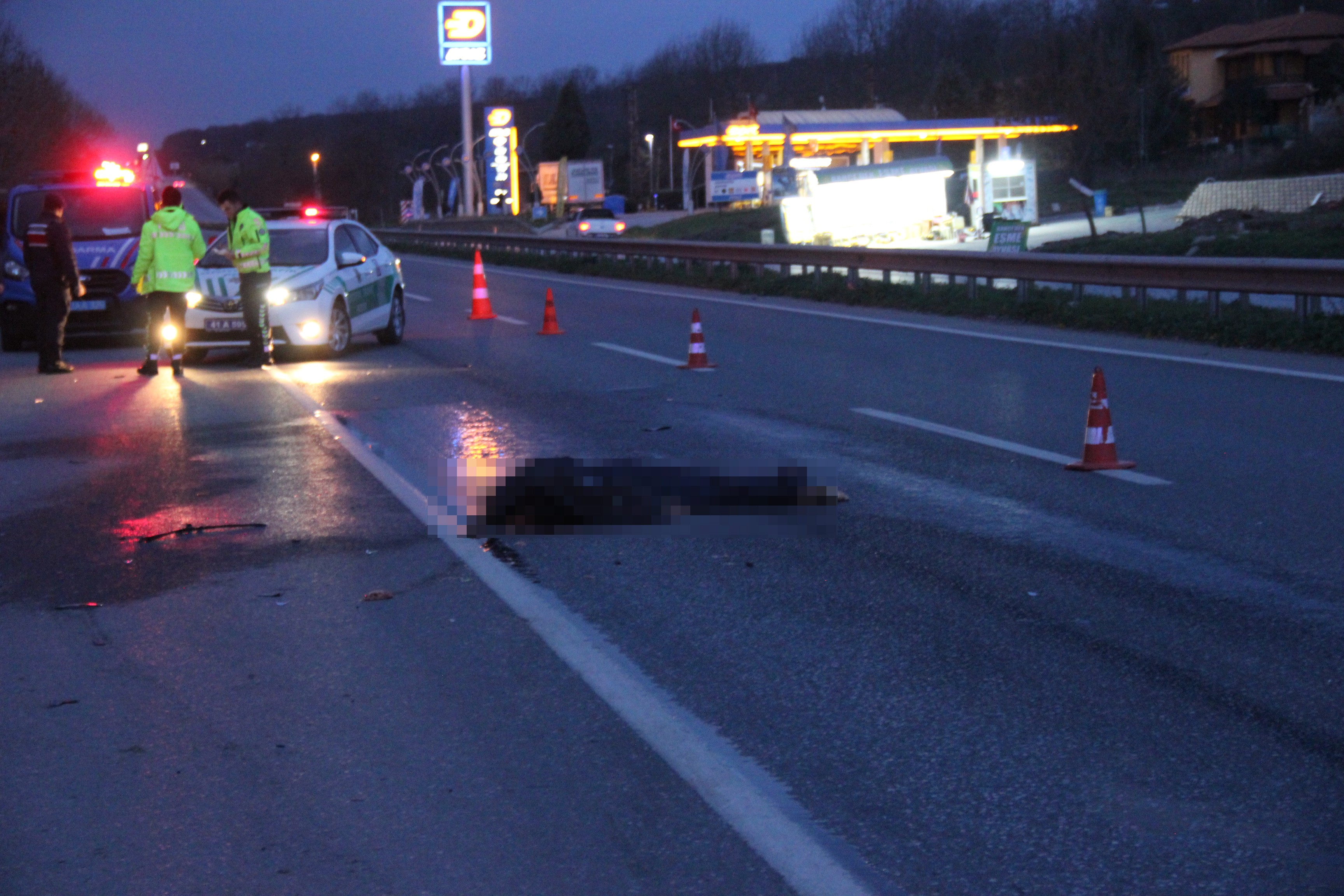 Sokağa çıkma yasağında hayatı karardı! Karşı kaldırıma geçemeden canından oldu