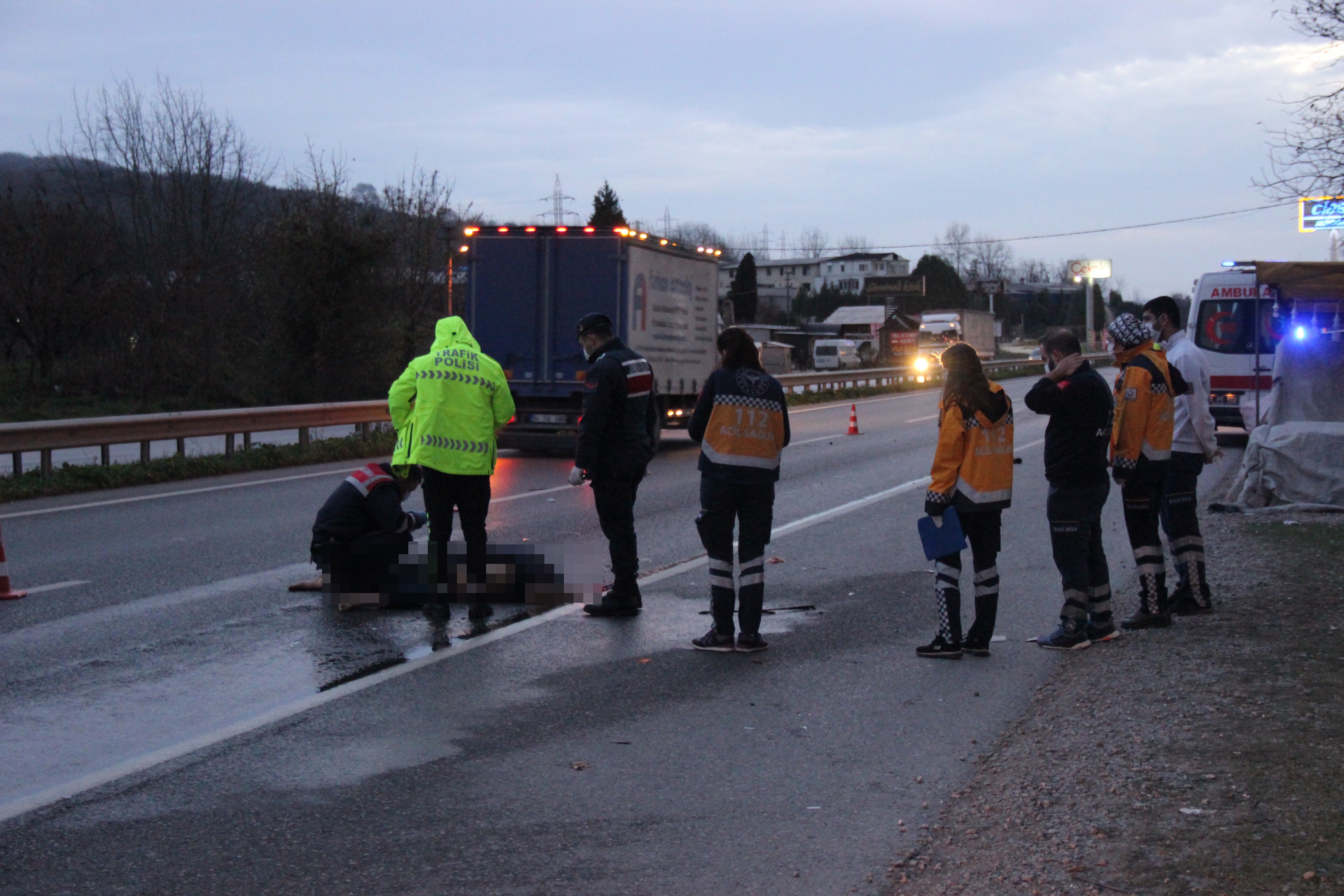 Sokağa çıkma yasağında hayatı karardı! Karşı kaldırıma geçemeden canından oldu