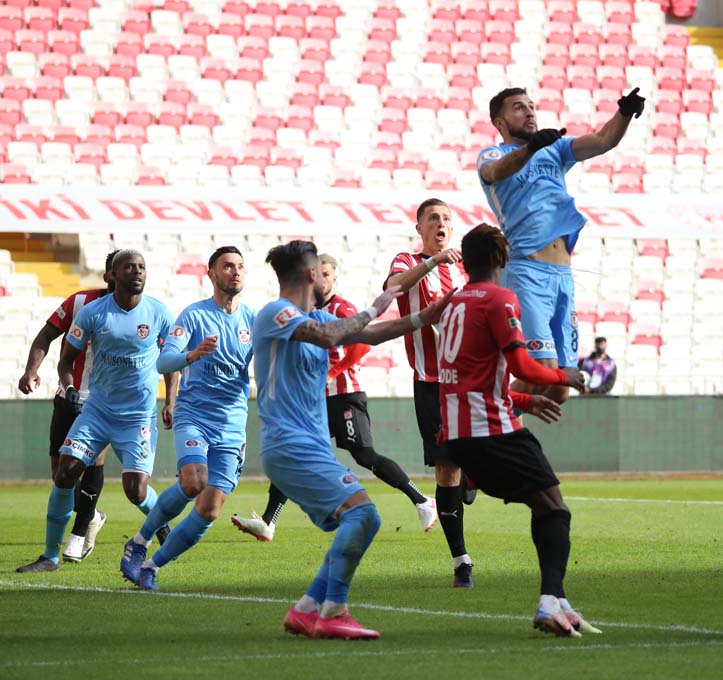 Sivasspor, Gaziantep FK'nın apoletini söktü: 2-1