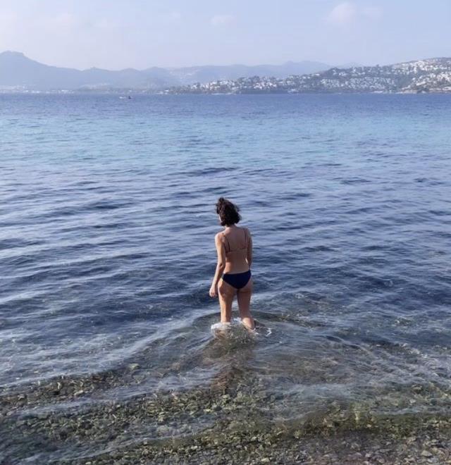 Özge Özpirinçci ve sevgilisi Burak Yamantürk, bu mevsimde denize girdiler!