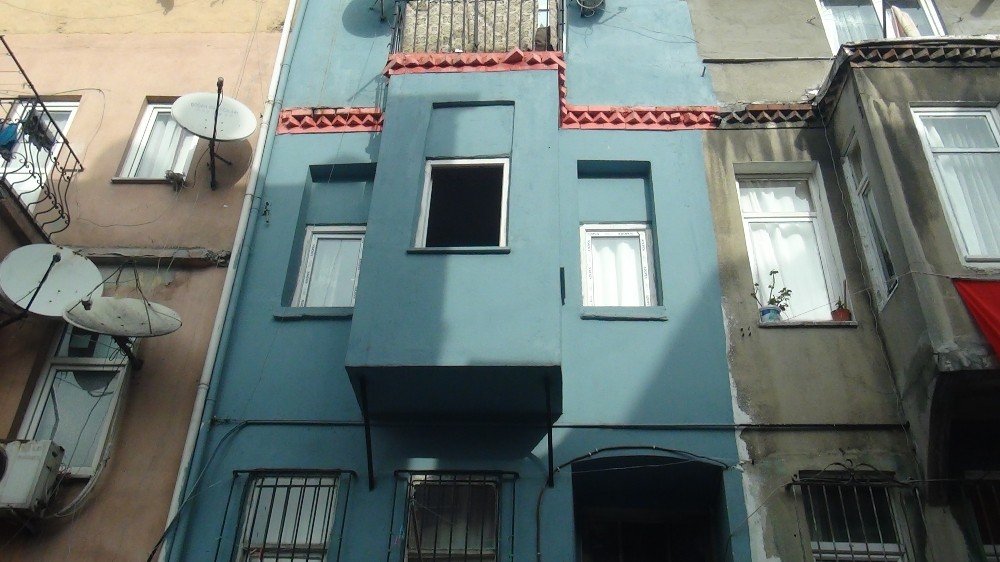 Beyoğlu'nda korkunç ölüm: Yoğun koku sayesinde açığa çıktı!