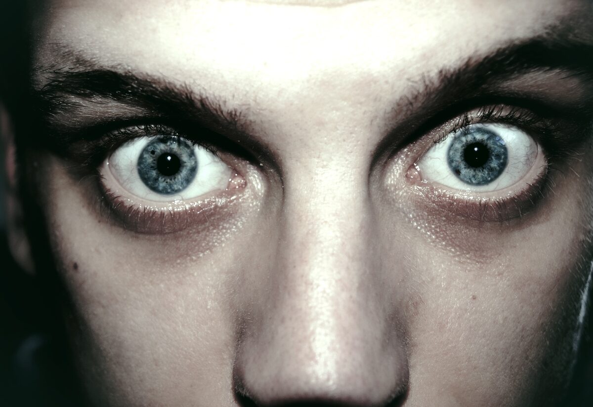 Rüyada Deli Görmek / Rüyada Deli Olmak Tabiri