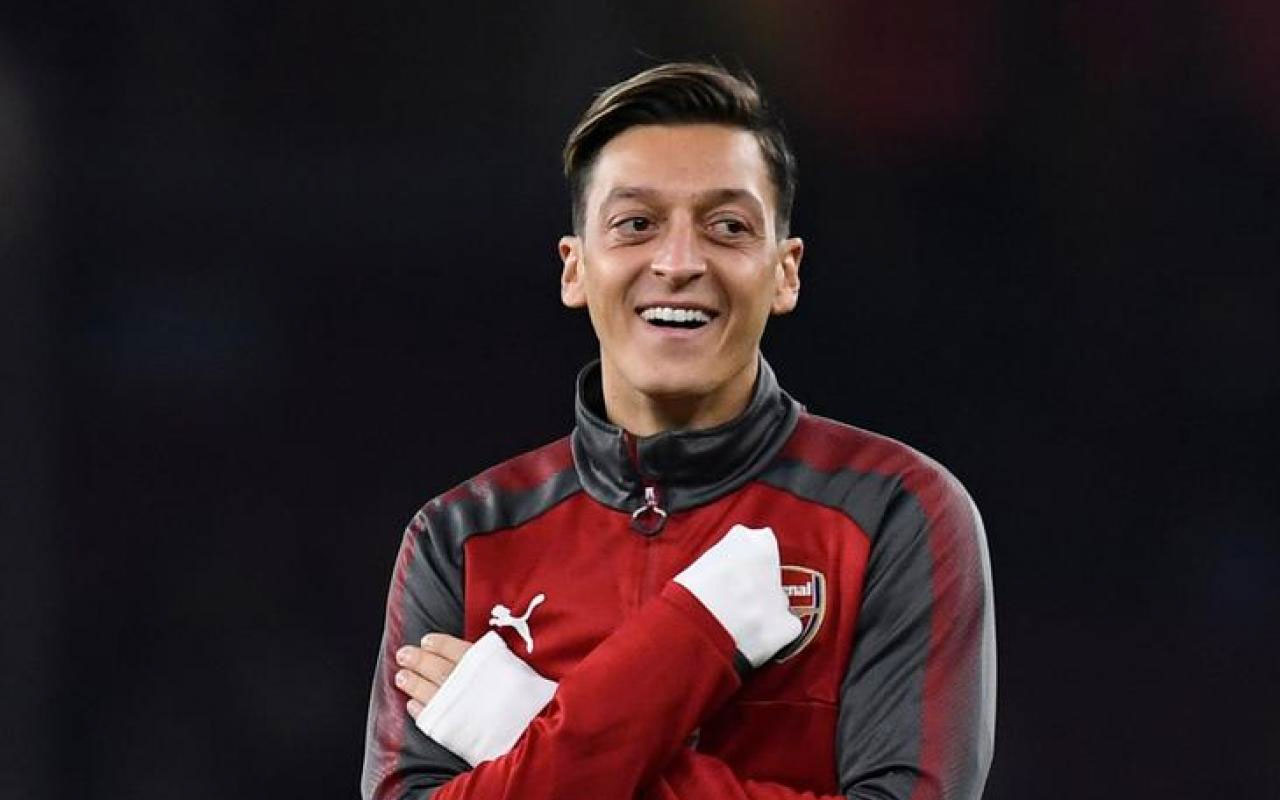 Mesut Özil'den çok konuşulacak cevaplar! En sevdiği Türk futbolcuyu ve Türk dizilerini açıkladı!