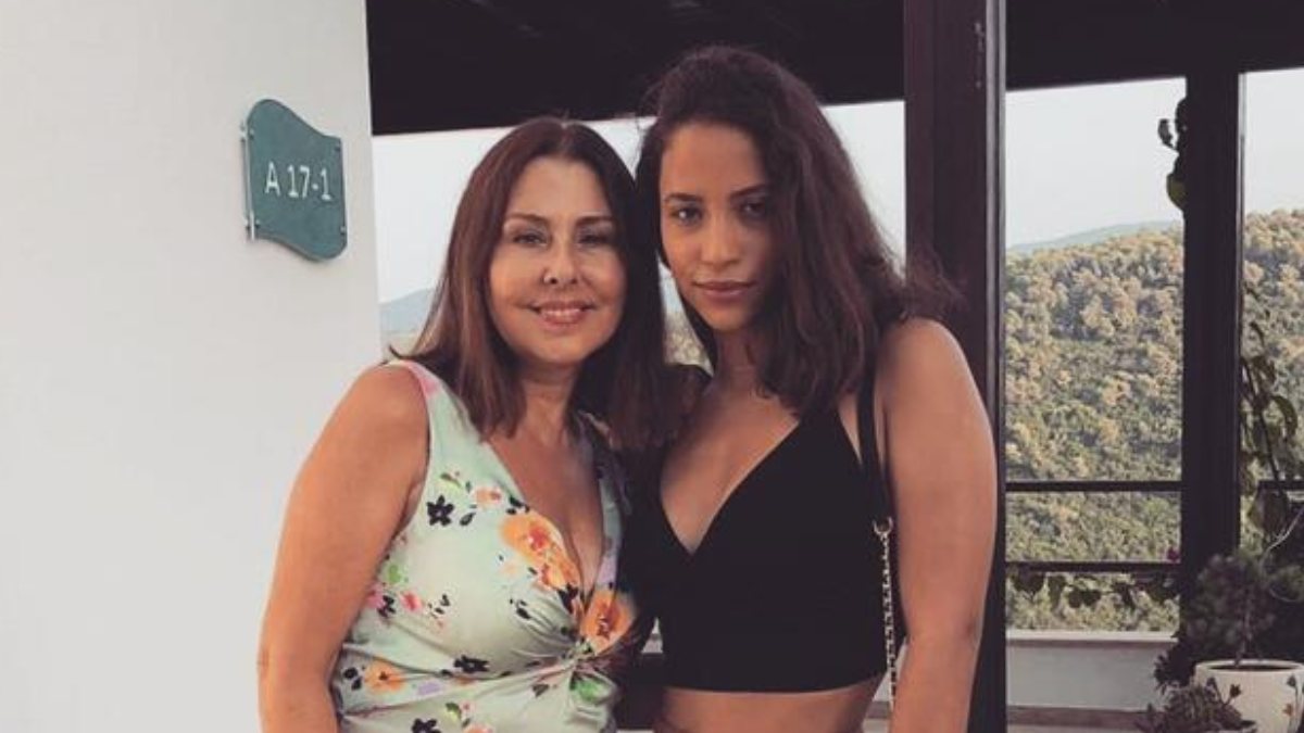 Nilüfer'in kızı Ayşe Nazlı'yı görenler tanıyamadı! Ayşe Nazlı genç kız oldu!i