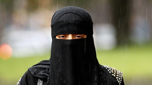 Rüyada Çarşaflı Kadın Görmek / Rüyada Çarşaf Giymek Tabiri