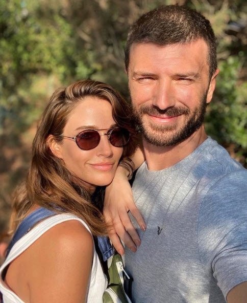 Ünlü oyuncu Rojda Demirer ve Ulaş Kıyak nişanlandı!