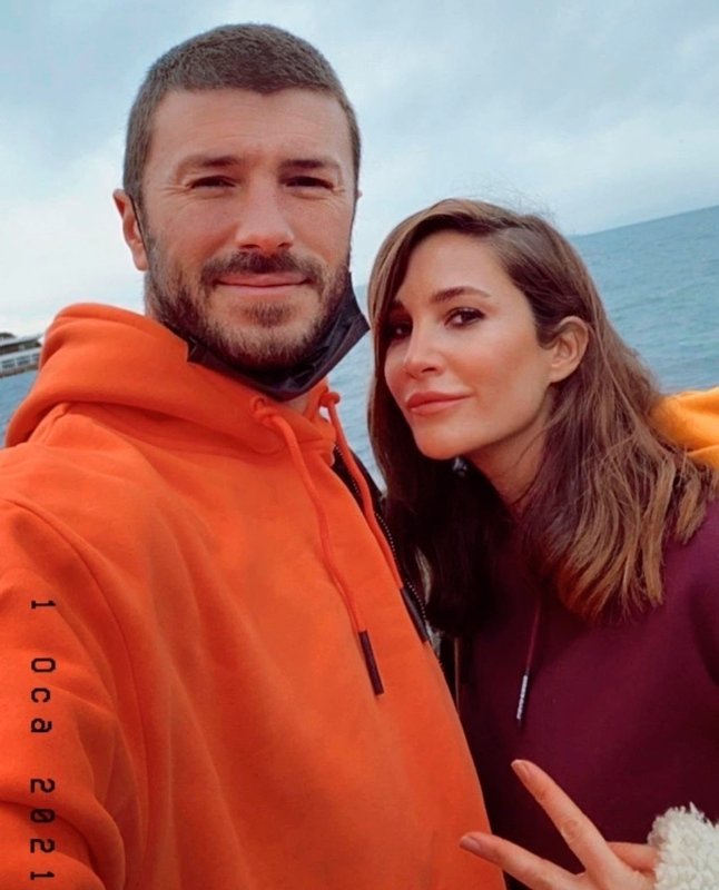 Ünlü oyuncu Rojda Demirer ve Ulaş Kıyak nişanlandı!