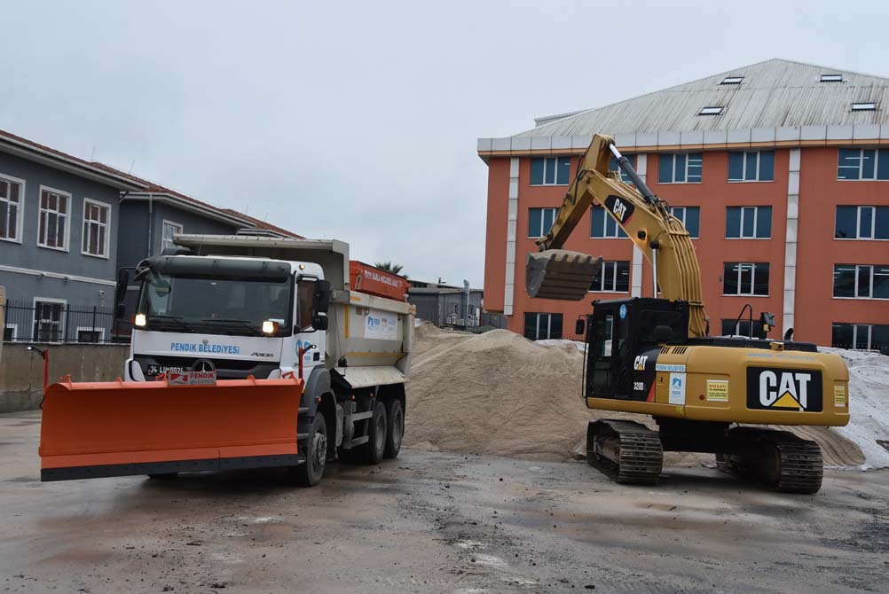 Pendik Belediyesi kar yağışına karşı hazırlıklarını tamamladı!