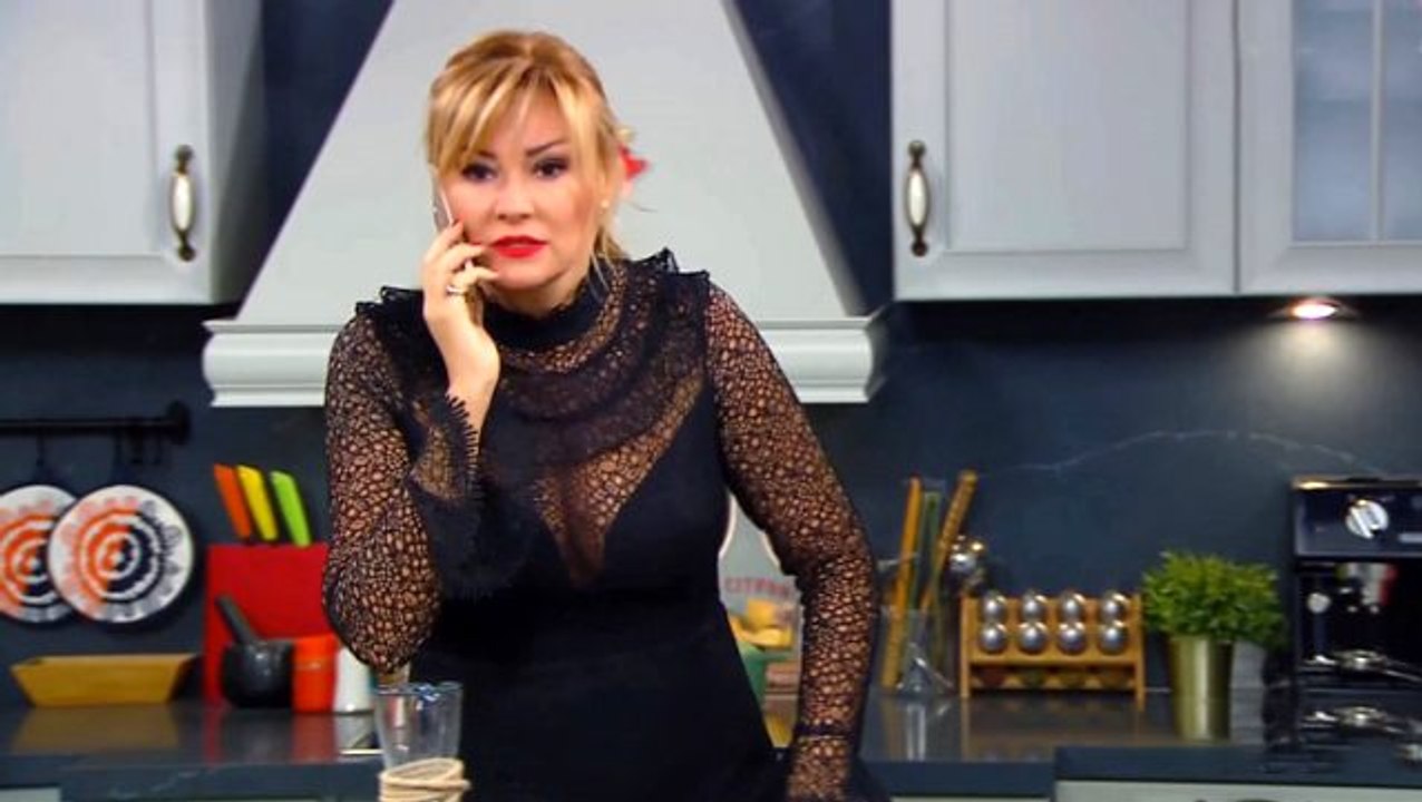 Pınar Altuğ'dan dekolte açıklaması: Mini etek giymeyi severim