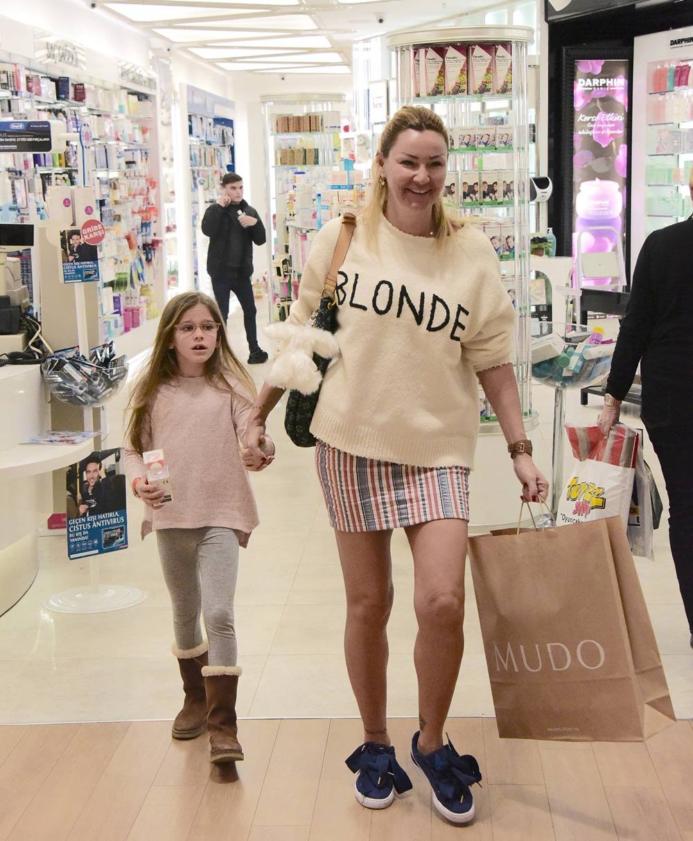 Pınar Altuğ'dan dekolte açıklaması: Mini etek giymeyi severim