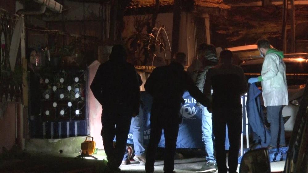 Pendik'te sarkıntılık yapan genç dehşet saçtı!