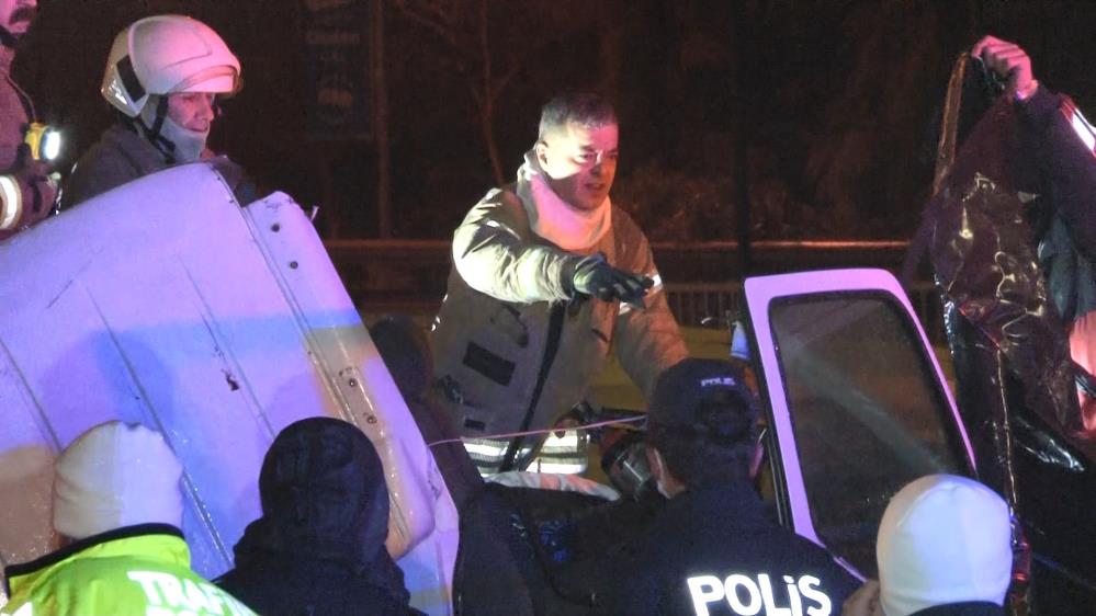 Oto kurtarıcı yol bakım kamyonuna çarptı: 2 kişi hayatını kaybetti