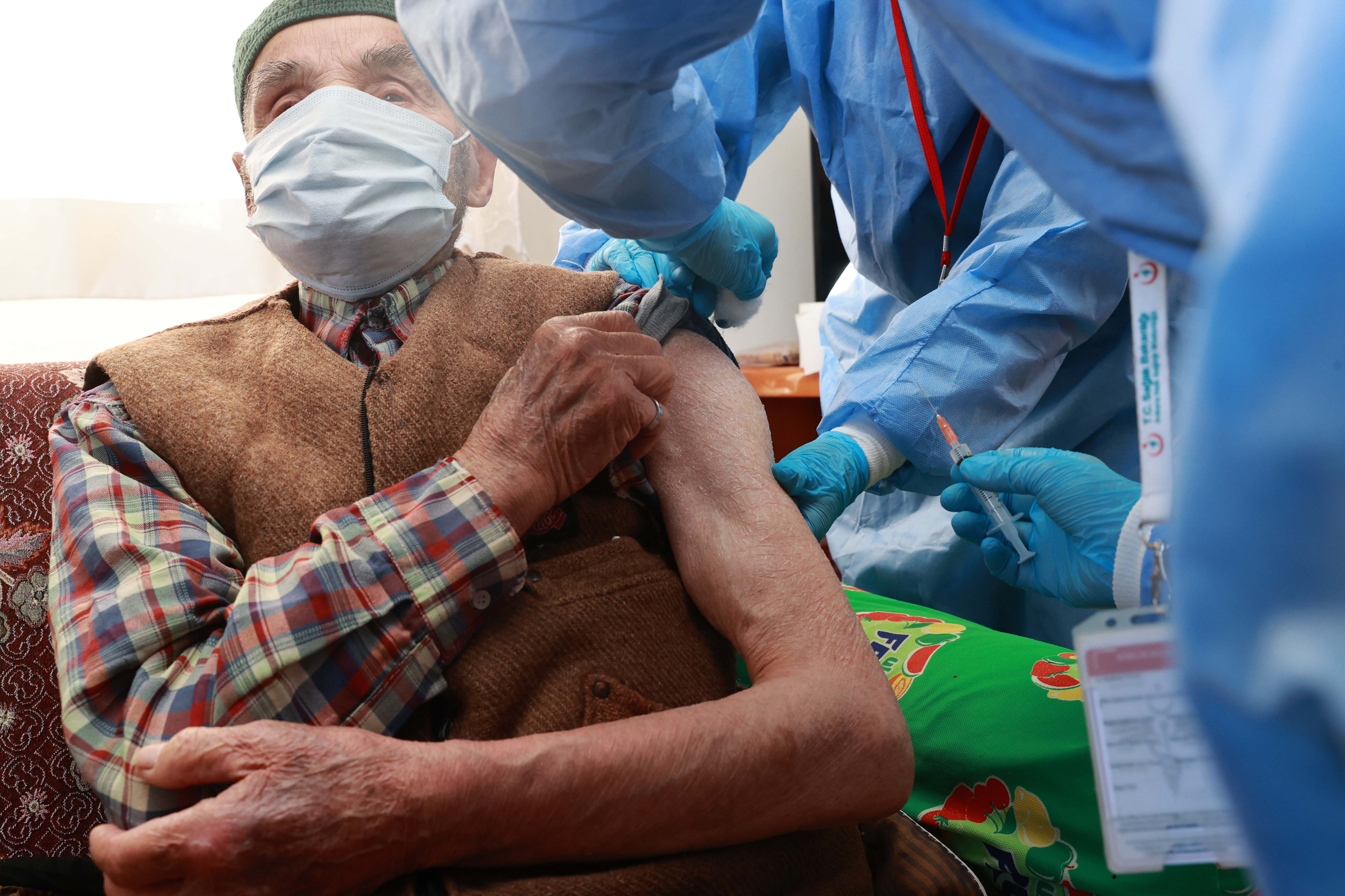 Sağlık Bakanlığı açıkladı: 90 yaş ve üzerinin aşılanmasına başlandı