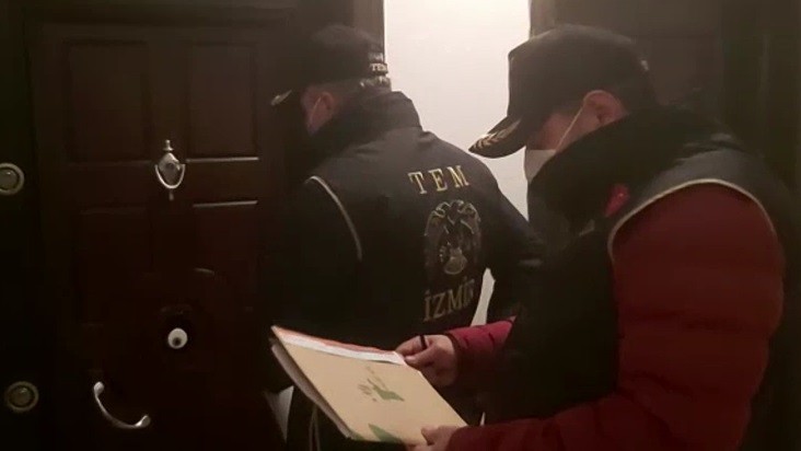 Son dakika haberi: İzmir'de FETÖ yapılanmasına ağır darbe!