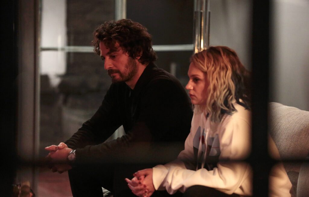 Han, İnci'nin son darbesi ile yıkıldı! Masumlar Apartmanı'nda İnci neden yok? İnci ve Han boşanıyor mu? Farah Zeynep Abdullah diziden ayrıldı mı?