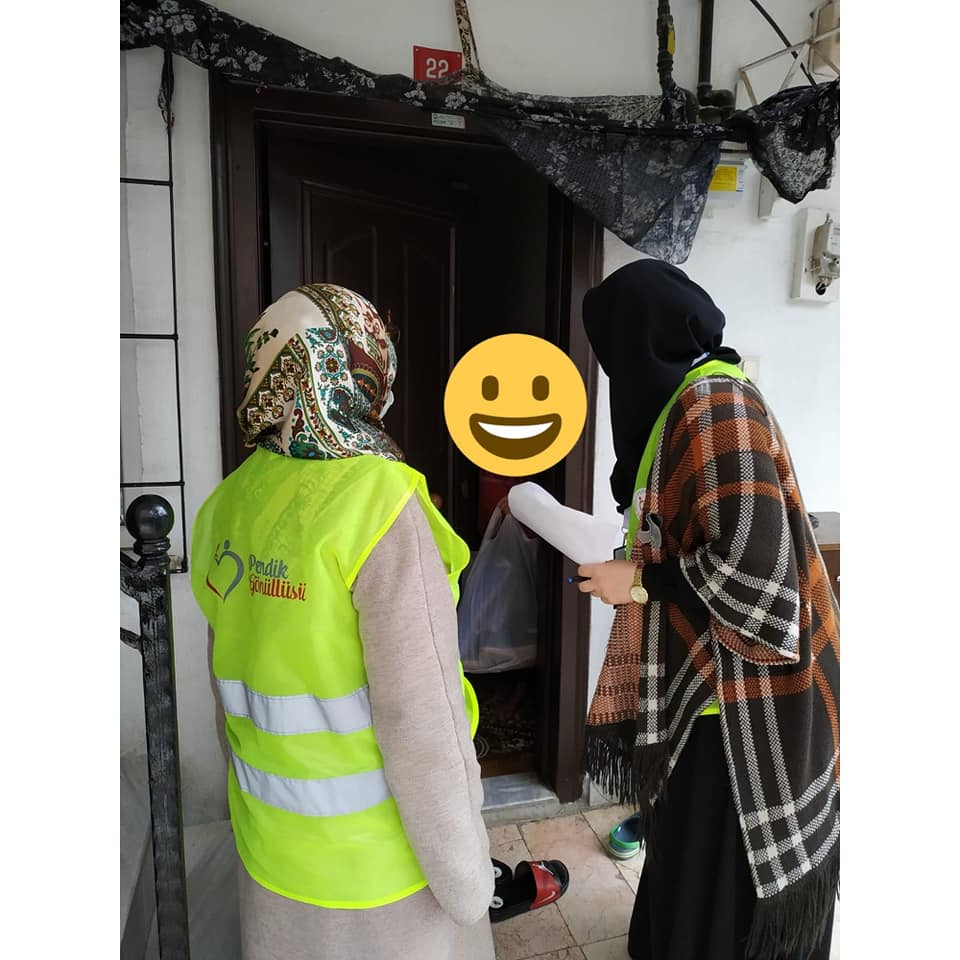 Pendik'te kışlık mont ve botlar ihtiyaç sahibi çocuklara ulaştı!