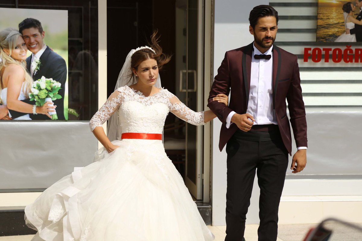 Algı Eke kimdir? Kaç yaşında? Oynadığı dizi ve filmler | Algı Eke sevgilisi kimdir?