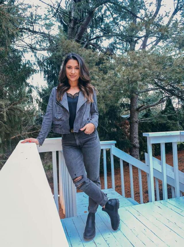 Otopark çıkışında ödeme yapmak isteyen kadının kafası ödeme cihazı ile aracının kapısına sıkıştı!