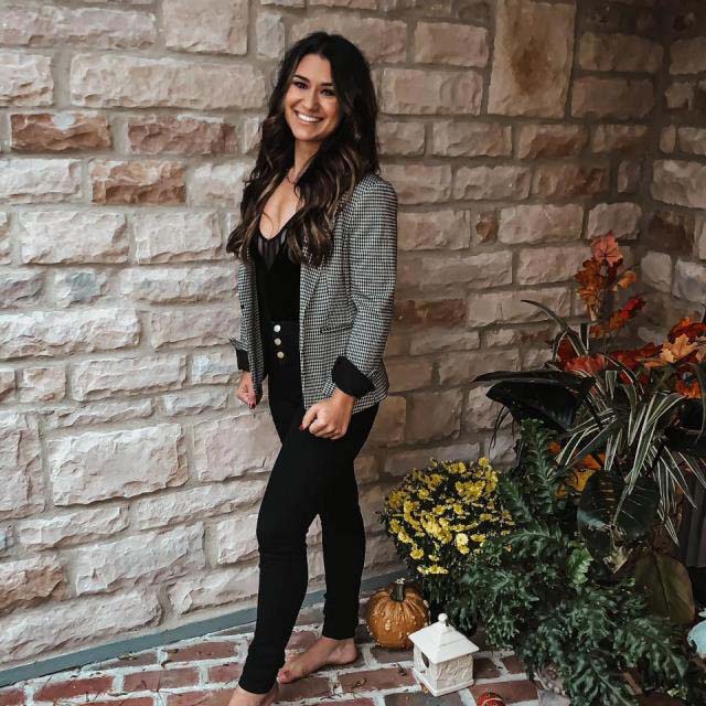 Otopark çıkışında ödeme yapmak isteyen kadının kafası ödeme cihazı ile aracının kapısına sıkıştı!