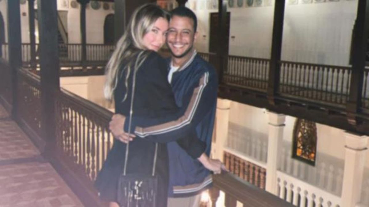 Şeyma Subaşı milyarder sevgilisinin teknesinde aşka geldi!