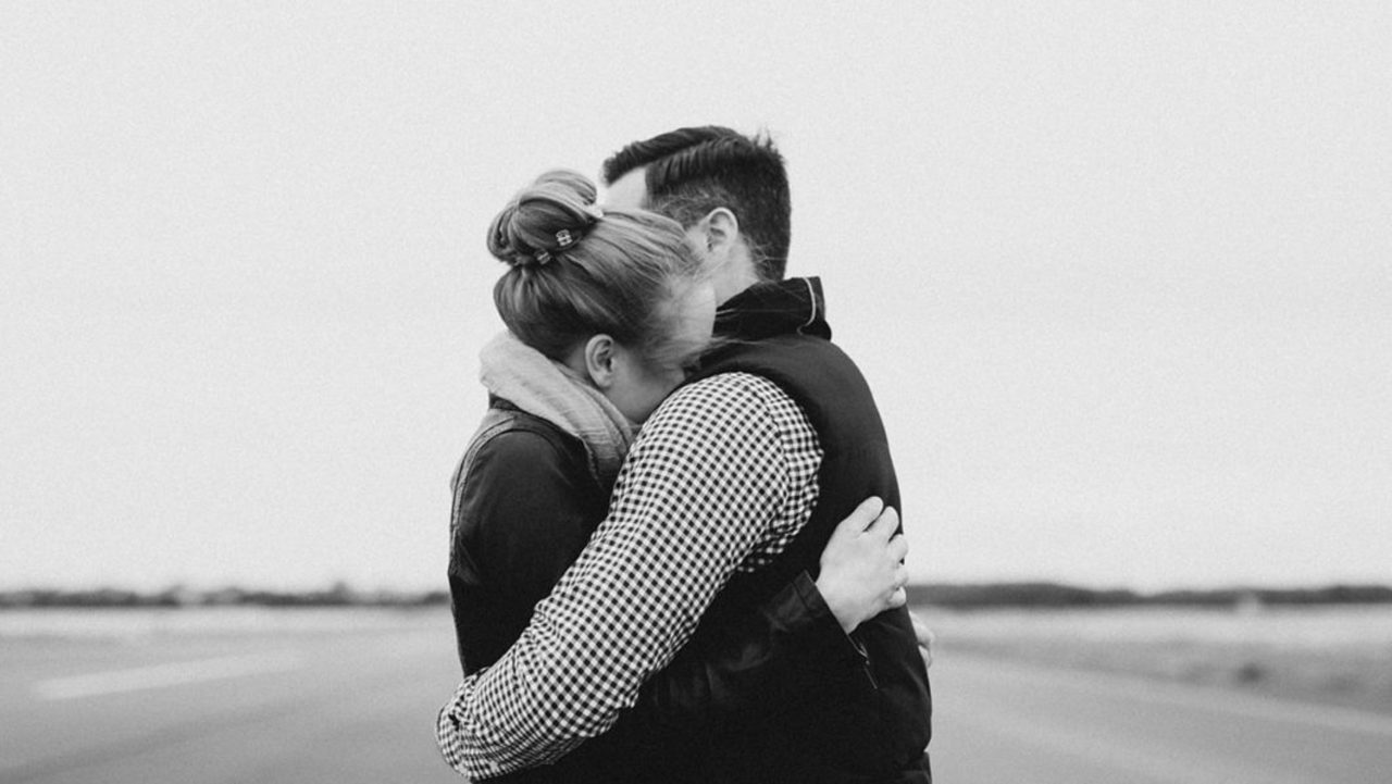 Rüyada Sarılıp Ağlamak