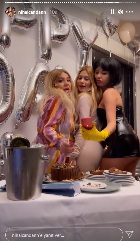 Kimse bunu beklemiyordu! Bahar Candan bir anda ablası Nihal Candan'ın dudaklarına yapıştı!