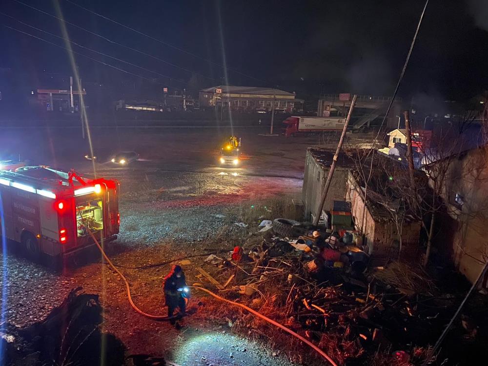 Mutfak tüpü patladı, lokanta alevler içinde kaldı!
