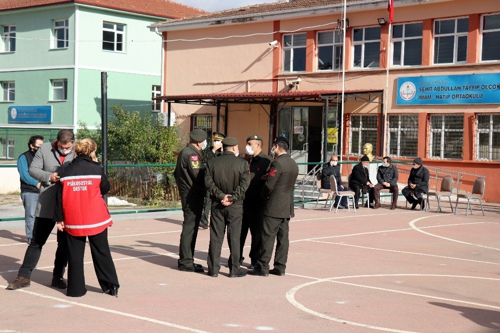 Sakarya'da şehit ateşi: PiyadeEr Selim Gedik tedavi gördüğü hastanede hayatını kaybetti