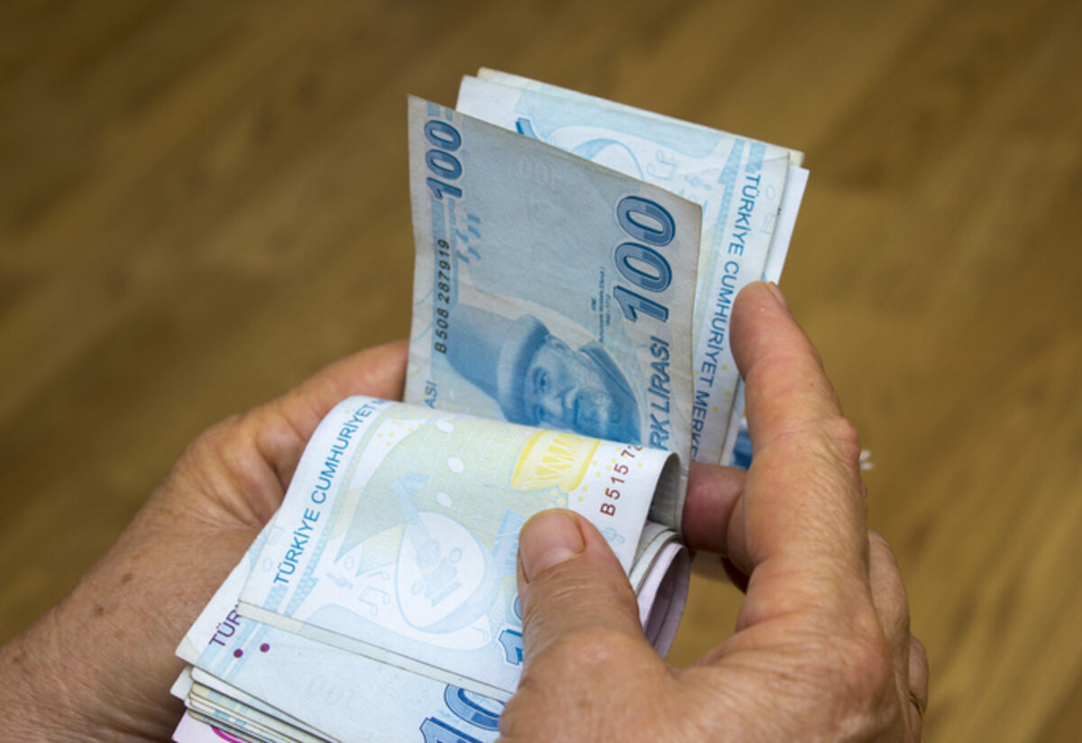 Çağrı karşılama personeli nedir, ne iş yapar? Çağrı karşılama personeli maaşı ne kadar?