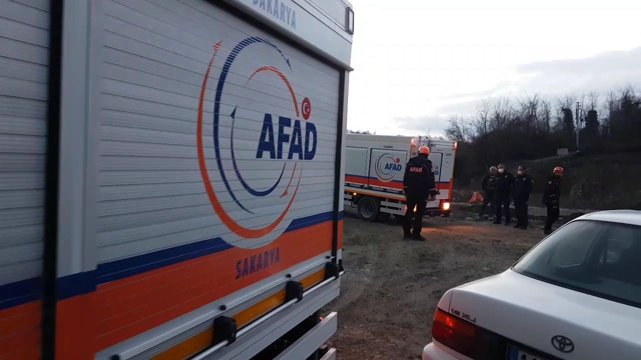 Sabancı'nın oğlu Emrecan Sabancı Sakarya'da dere yatağına saplandı!