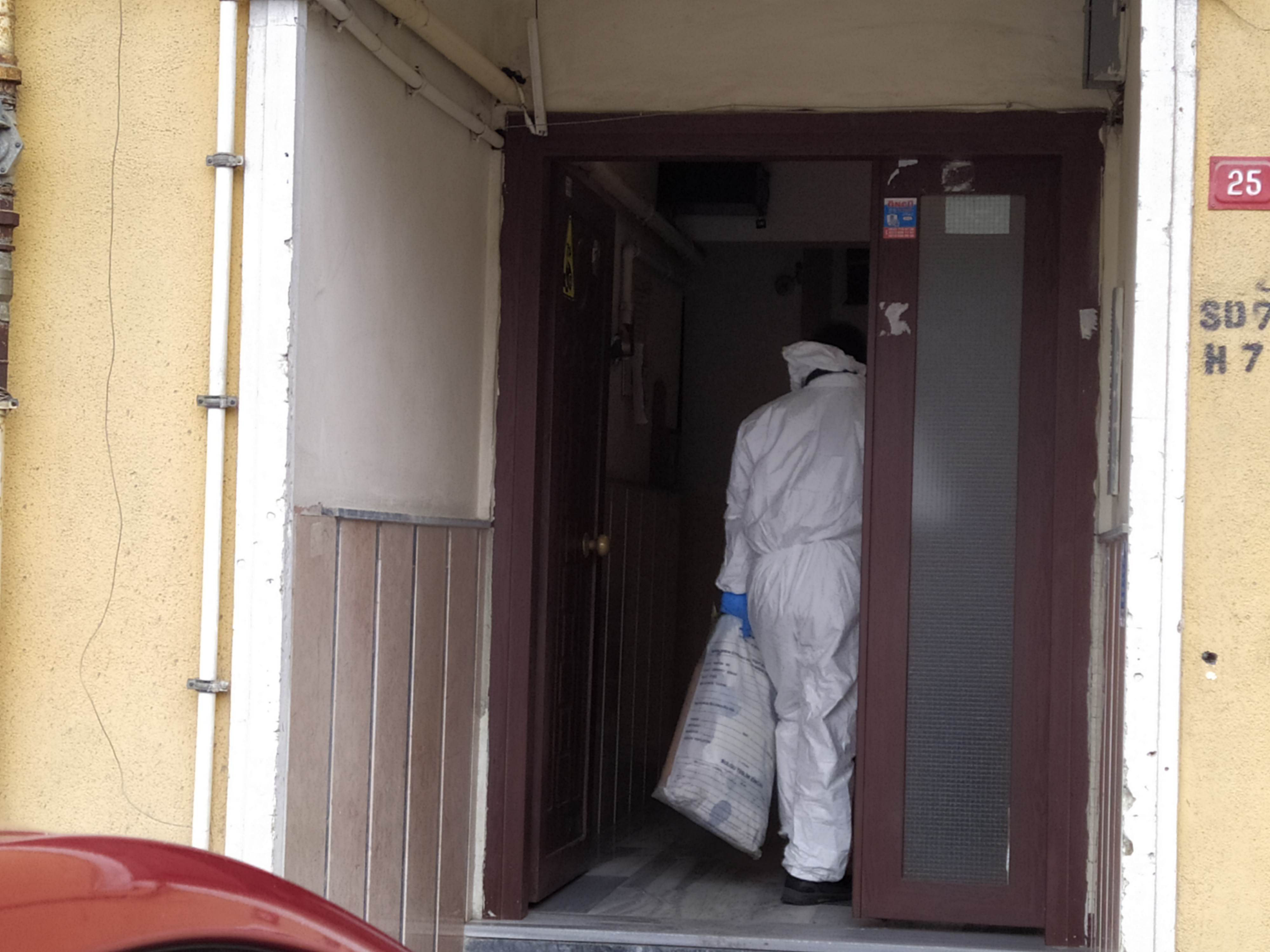 Eyüpsultan’da dehşet: Madde bağımlısı şahıs, annesini ve ağabeyini koli bandıyla öldürdü