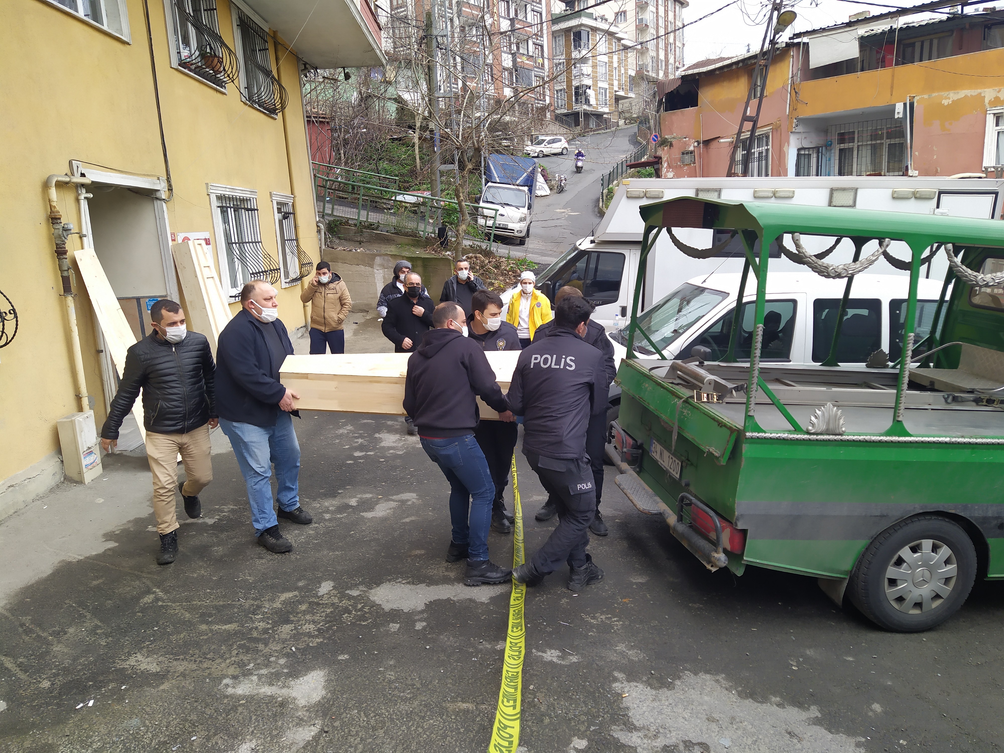 Eyüpsultan’da dehşet: Madde bağımlısı şahıs, annesini ve ağabeyini koli bandıyla öldürdü