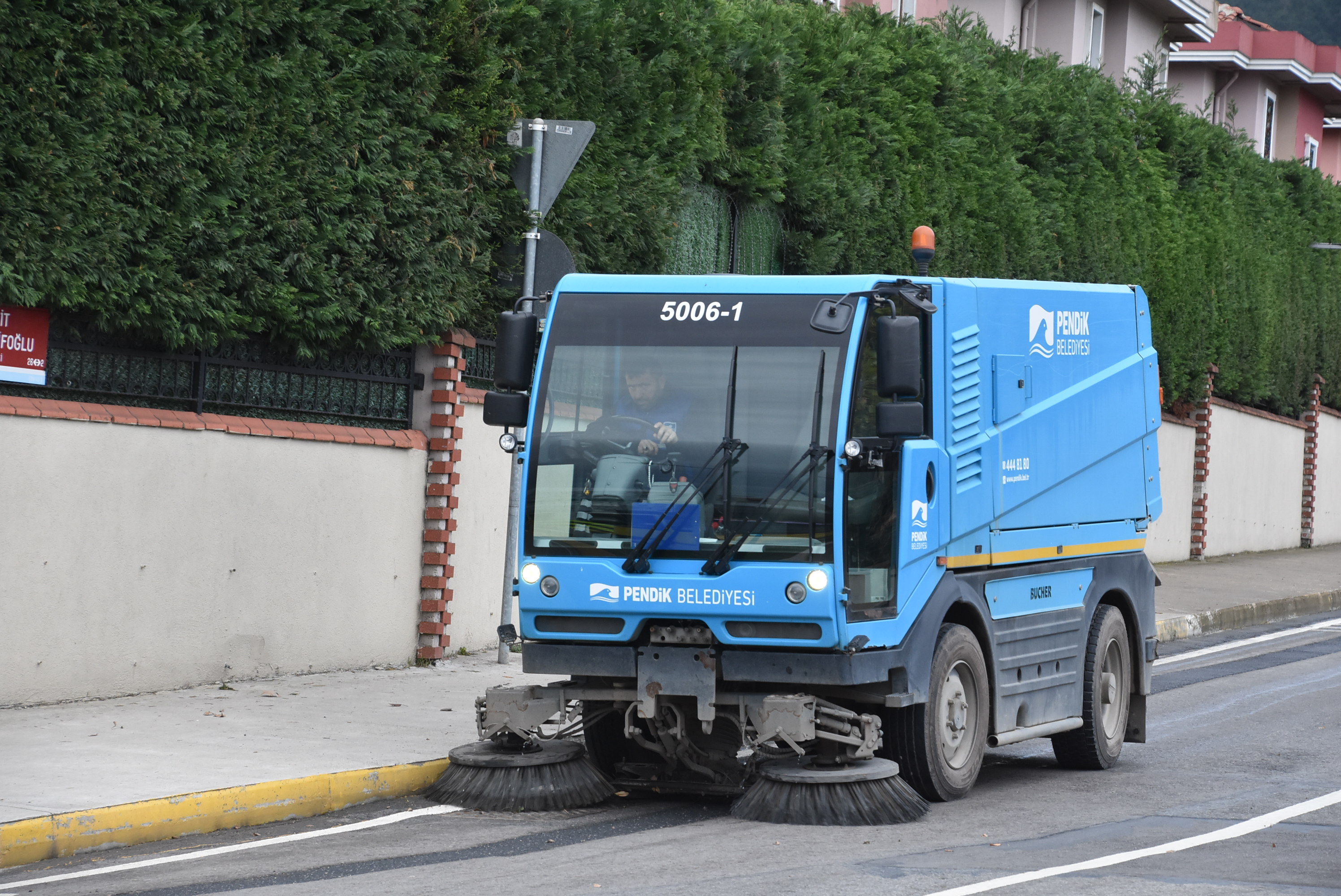 Pendik Belediyesi'nin toplu temizlik çalışması ilçe genelinde devam ediyor!