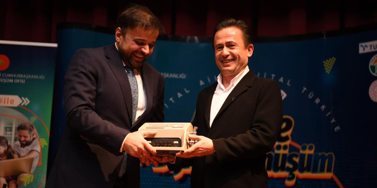 Velilerden “DijiAile - Ailede Dijital Dönüşüm” projesi kapsamındaki seminerlere yoğun ilgi