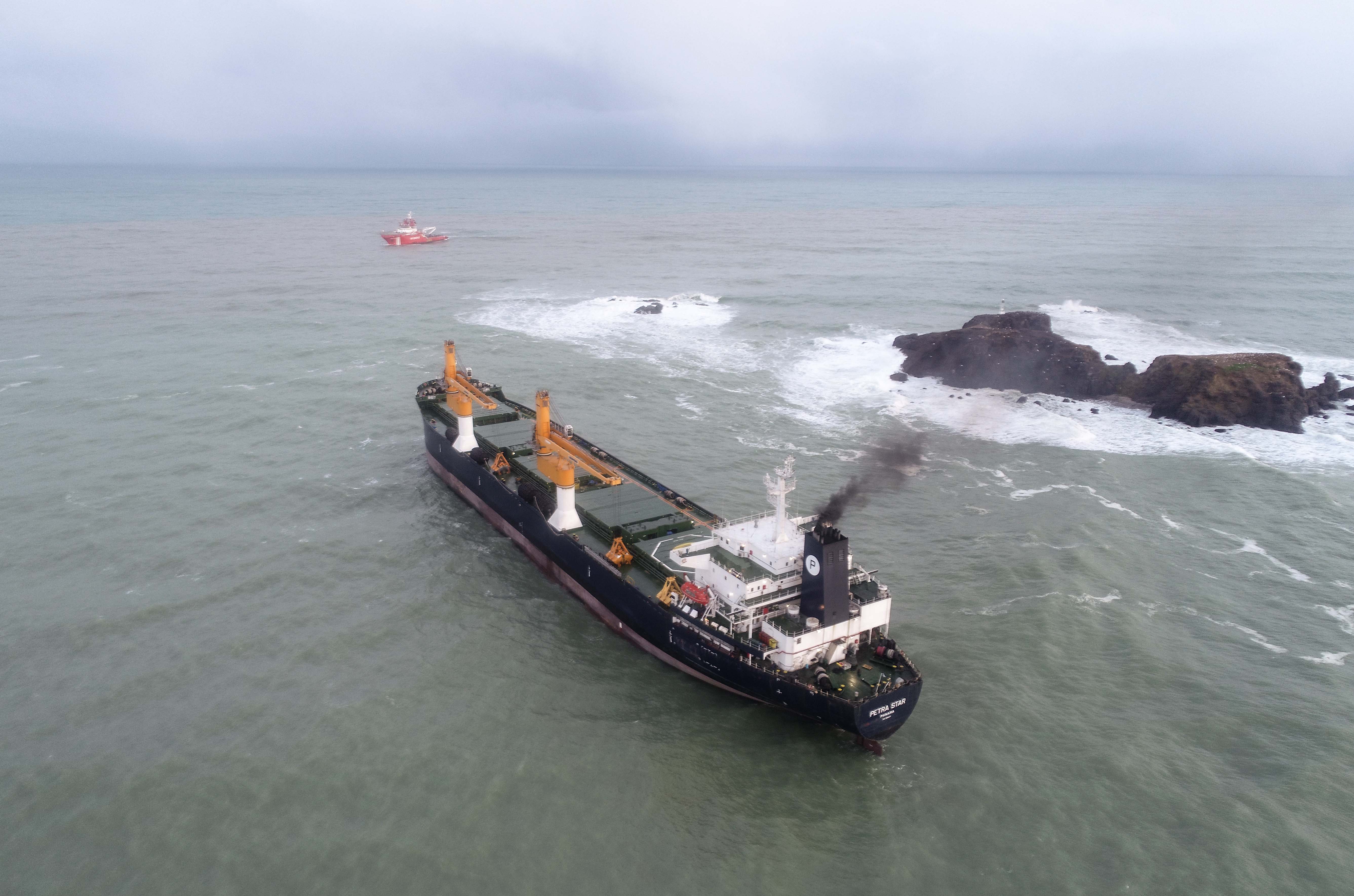 Arıza veren kargo gemisi kıyıya demir attı! Ekipler çalışma başlattı