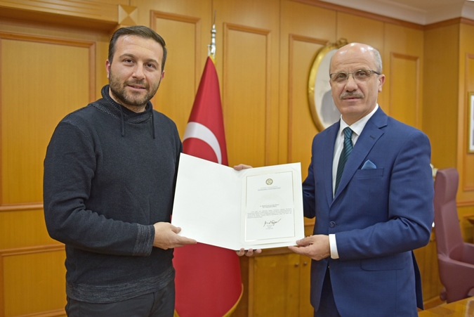 Marmara Üniversitesi Öğretim Üyesi Cem Çağrı Dönmez kimdir? Nereli? Kaç yaşında?