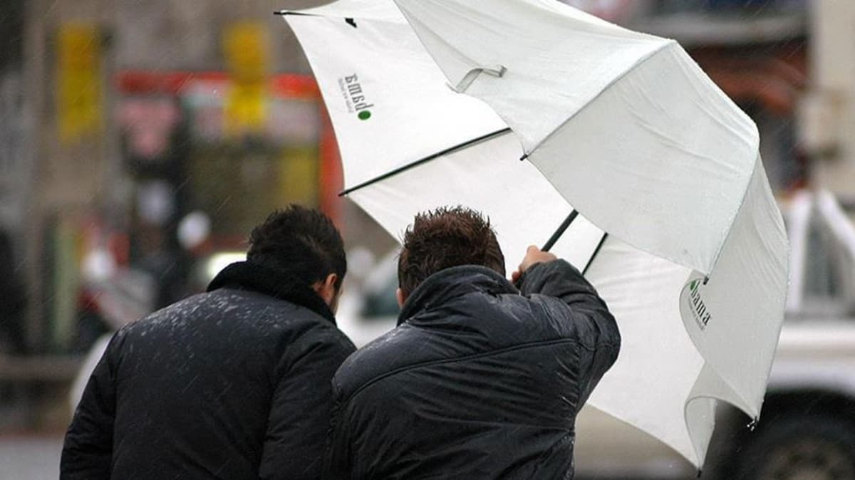 Meteoroloji İstanbulluları uyardı! Bu gece kuvvetli rüzgar ve fırtınaya dikkat