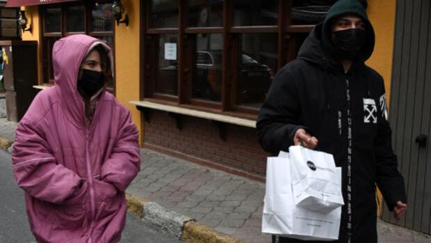 Aslı Bekiroğlu yeni aşka yelken açtı! Arkadaşının eski sevgilisi Çağrı Telkıvıran aşk yaşıyor