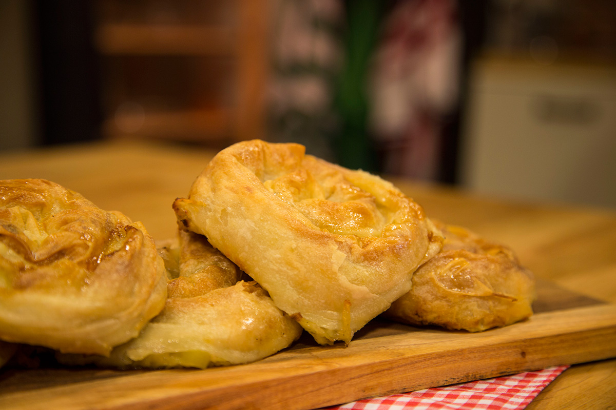 Gelinim Mutfakta Pırasalı Gül Böreği Tarifi| Pırasalı Gül Böreği nasıl yapılır? Malzemeleri nelerdir?