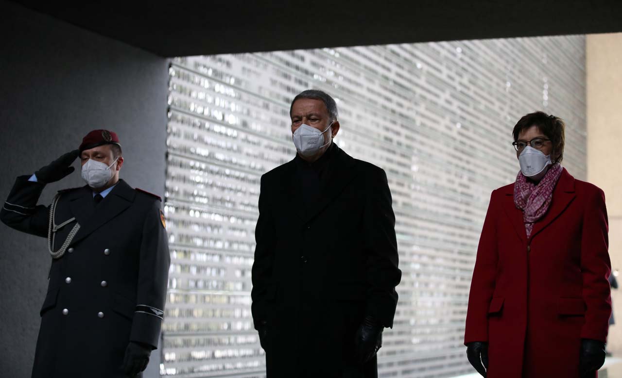 Bakan Akar Almanya ziyaretini değerlendirdi: Yunanistan'la problemlerimize barışçıl çözümler bulmayı umut ediyoruz!