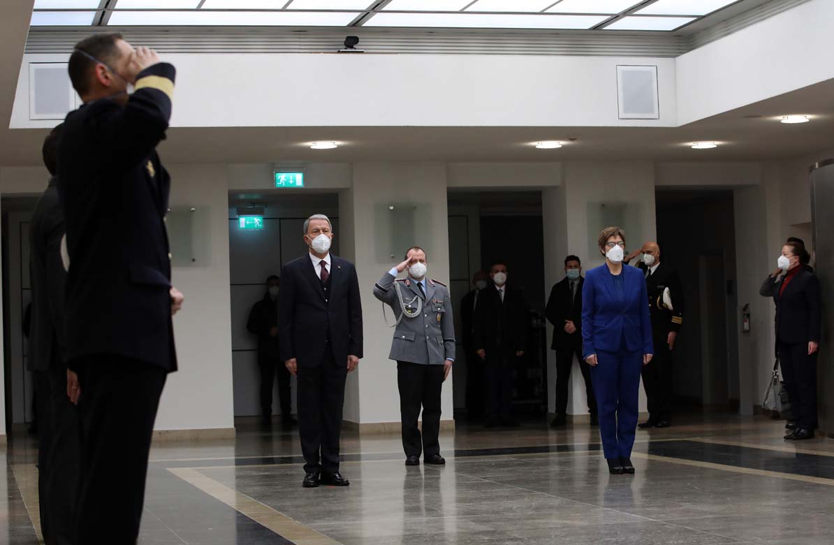 Bakan Akar Almanya ziyaretini değerlendirdi: Yunanistan'la problemlerimize barışçıl çözümler bulmayı umut ediyoruz!