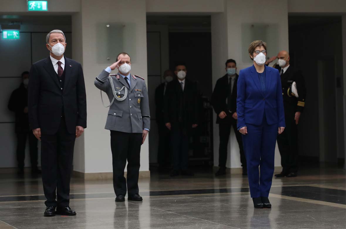 Bakan Akar Almanya ziyaretini değerlendirdi: Yunanistan'la problemlerimize barışçıl çözümler bulmayı umut ediyoruz!