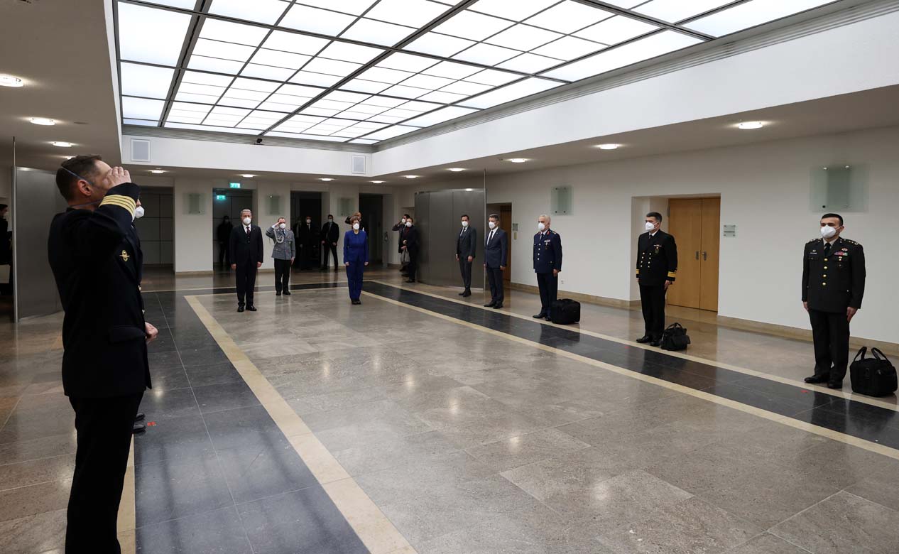 Bakan Akar Almanya ziyaretini değerlendirdi: Yunanistan'la problemlerimize barışçıl çözümler bulmayı umut ediyoruz!