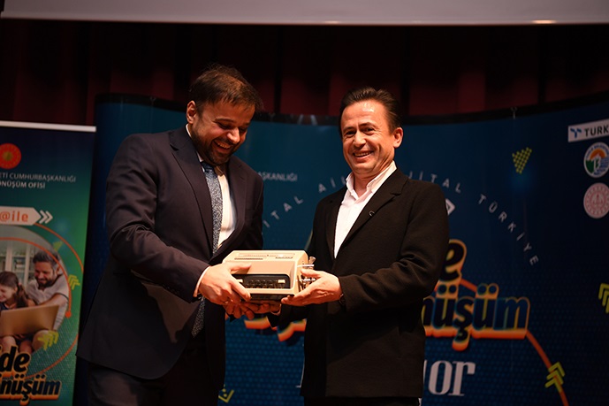 DigiAile seminerleri ile kuşaklar arası uyum sağlanıyor!