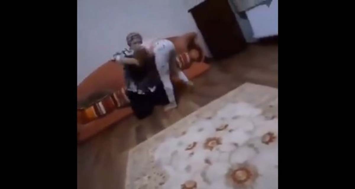 Twitter'da kan donduran görüntüler! Nurcan Serçe isimli kadın kızını dövdü, boğmaya çalıştı