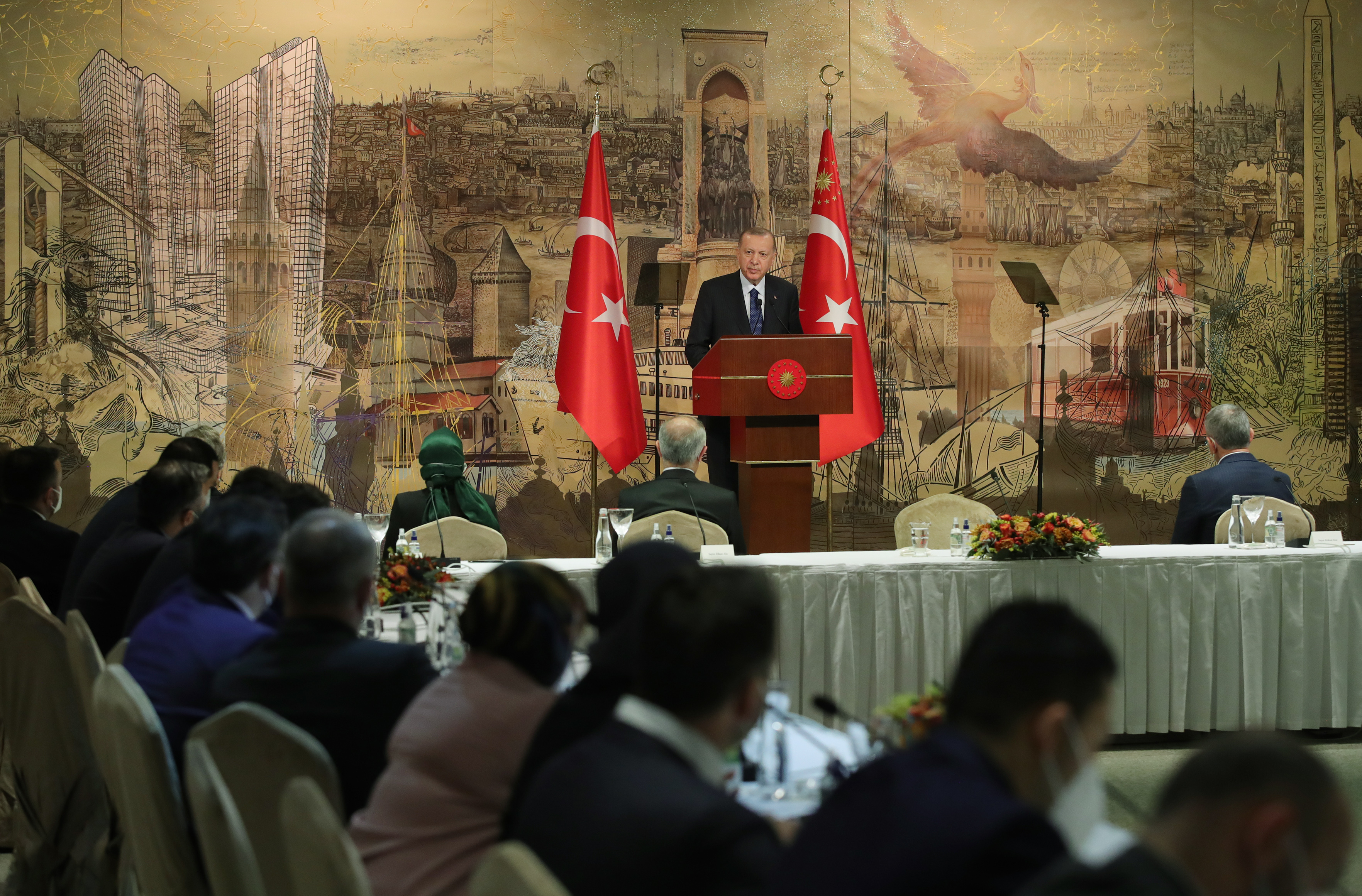 Cumhurbaşkanı Erdoğan: Müslümanlar çift yönlü cendereye alınıyor