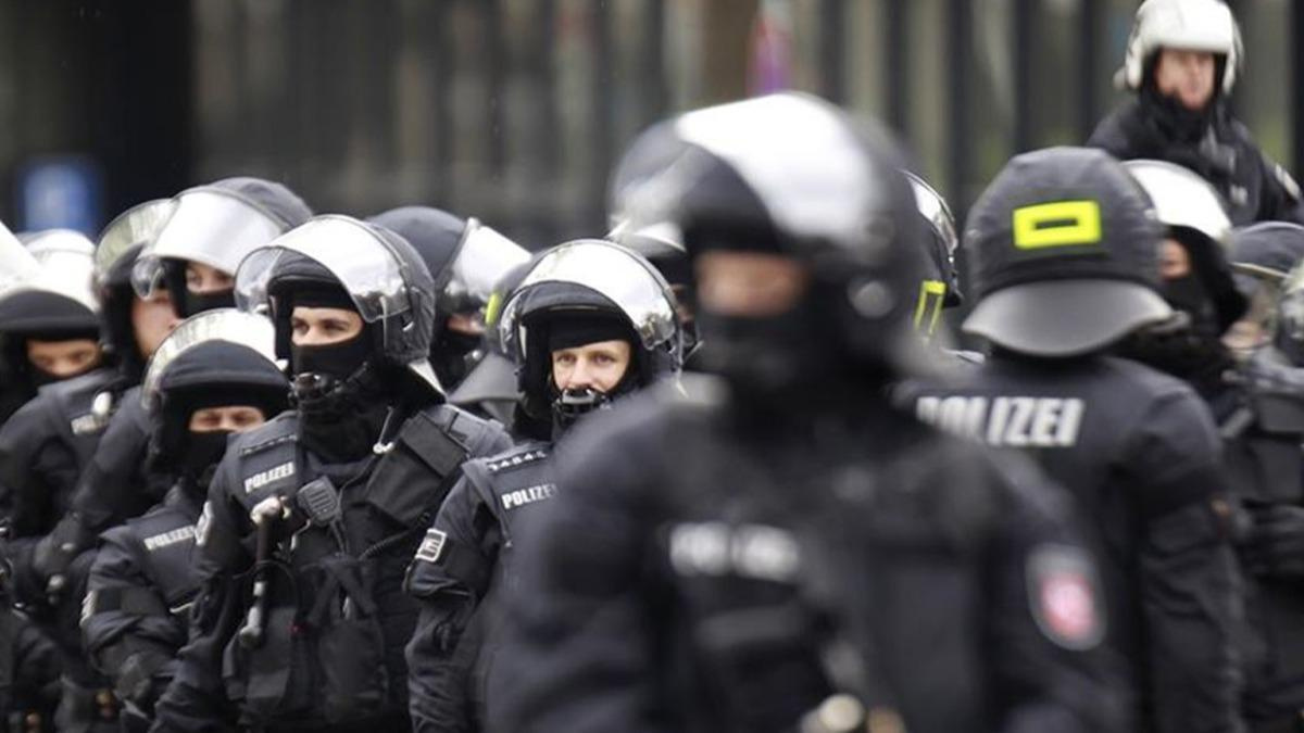 Alman polisinden Türk aileye ırkçı şiddet!