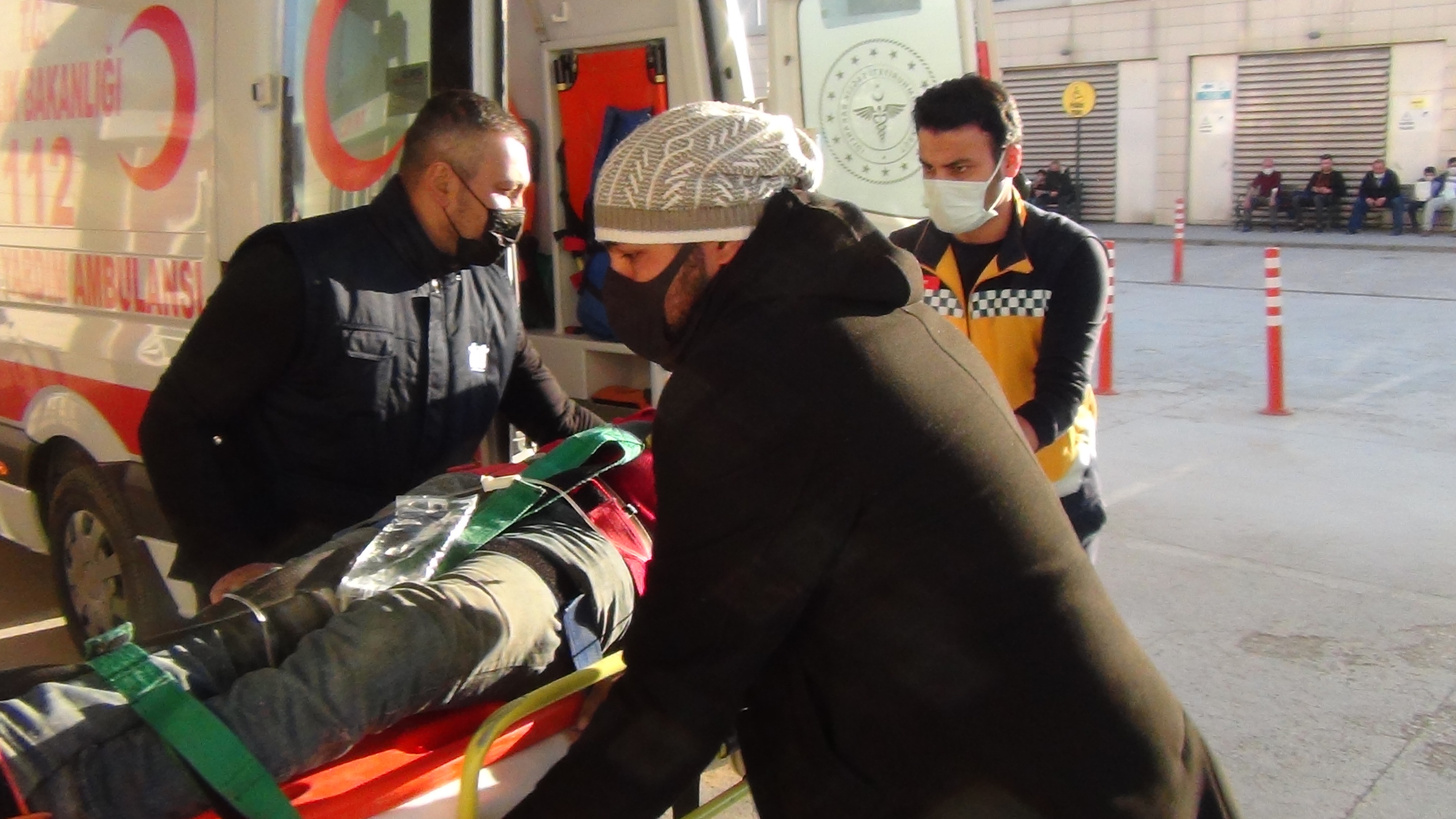 Metrelerce yükseklikten asansör boşluğuna düşen işçi yaşam mücadelesi veriyor!