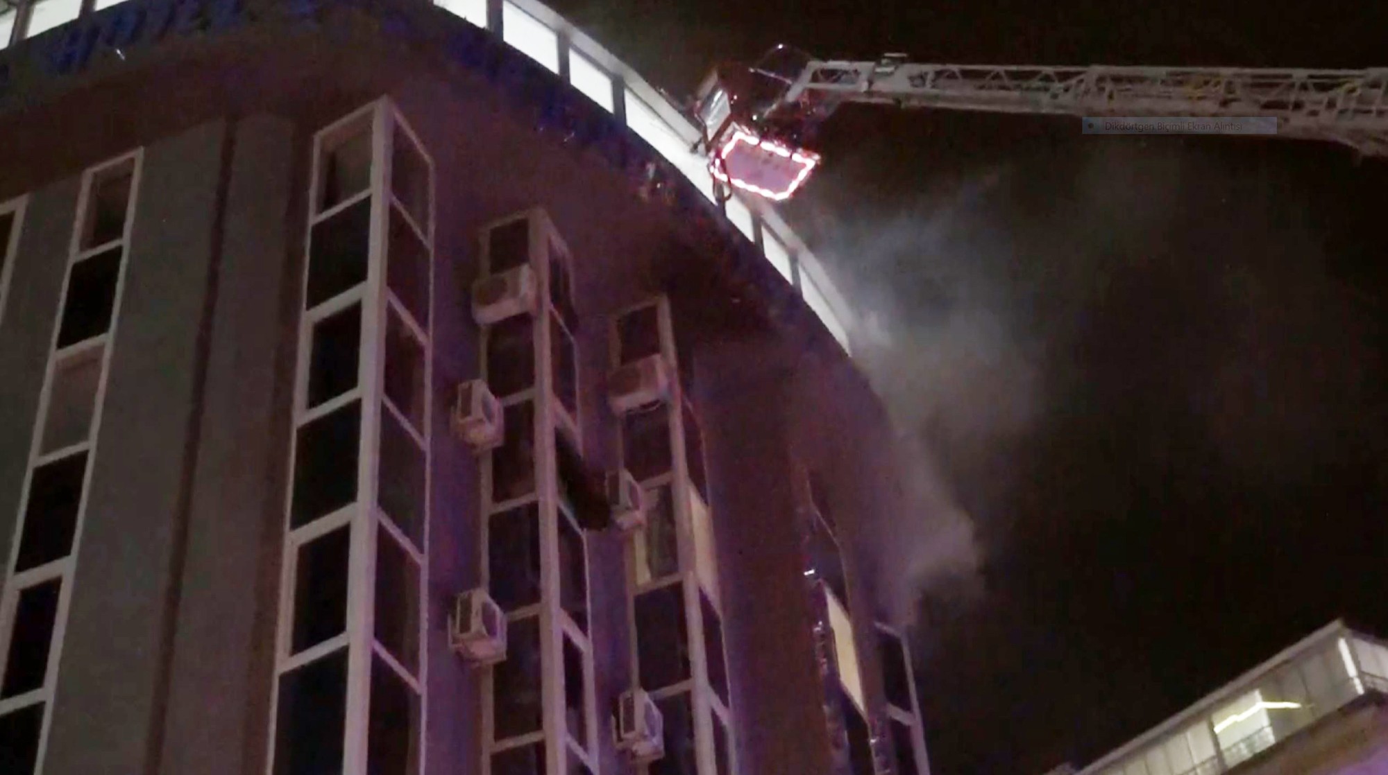 Otel odasında intihar etmek istedi, kendini de oteli de yaktı!