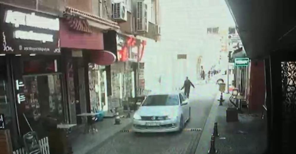 Dehşet anları kamerada! İstanbul'da bıçaklı, silahlı kavga